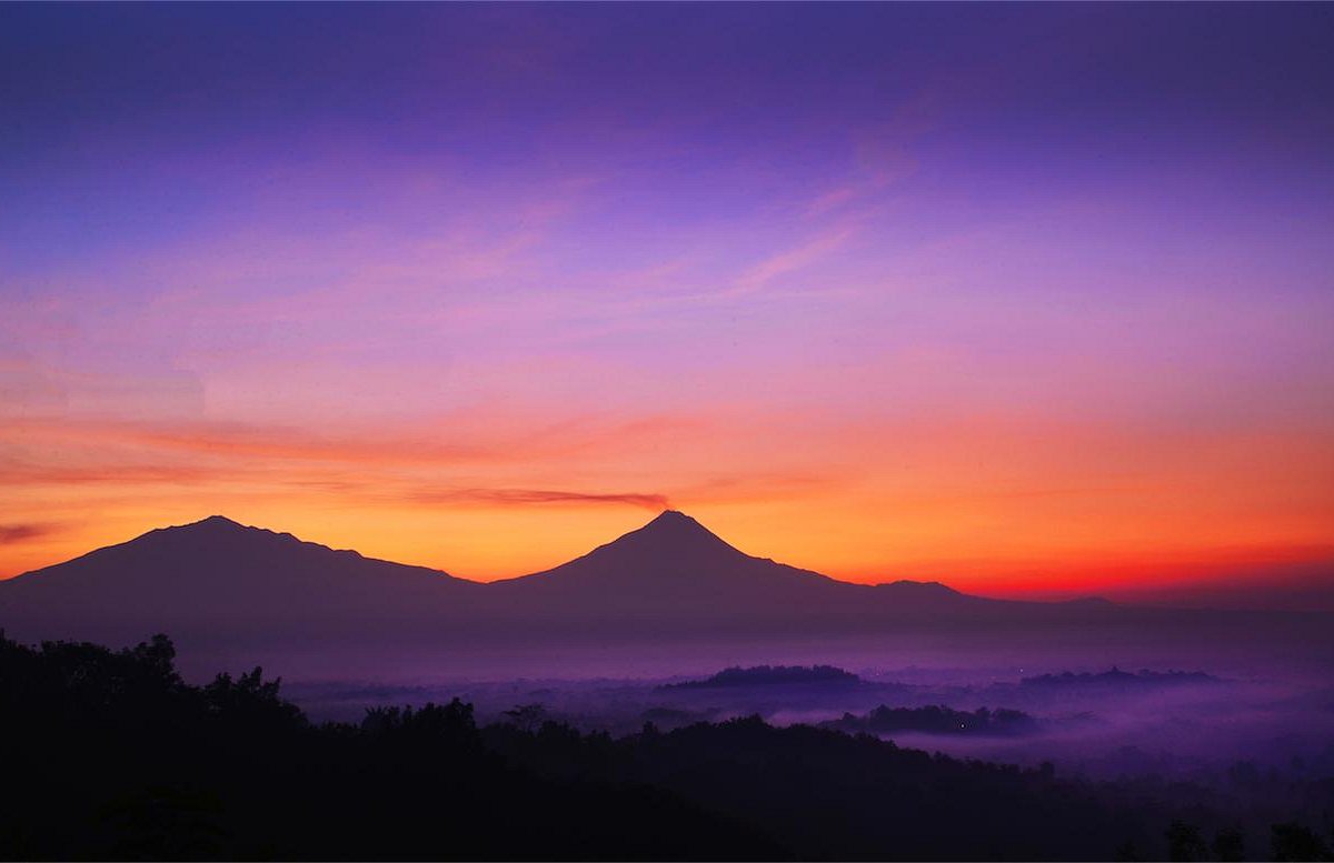 Punthuk Setumbu (Nirwana Sunrise) + Borobudur